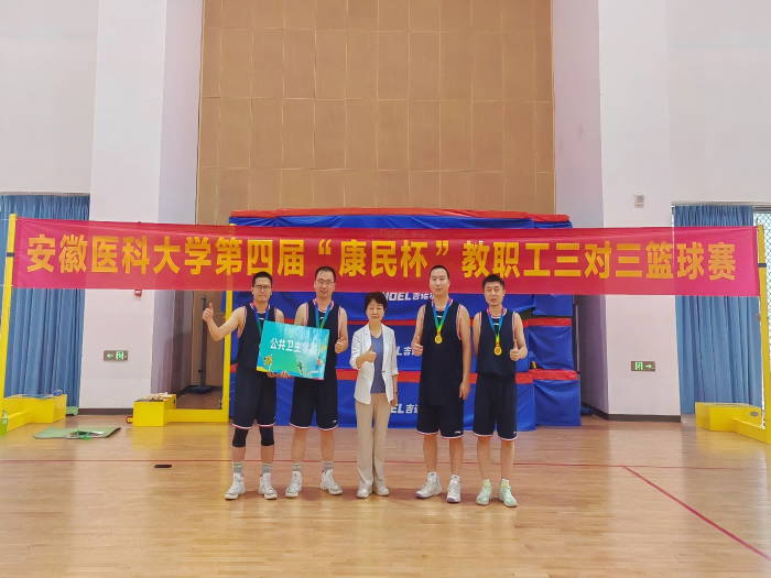 参赛选手们斗志高昂争夺冠军
