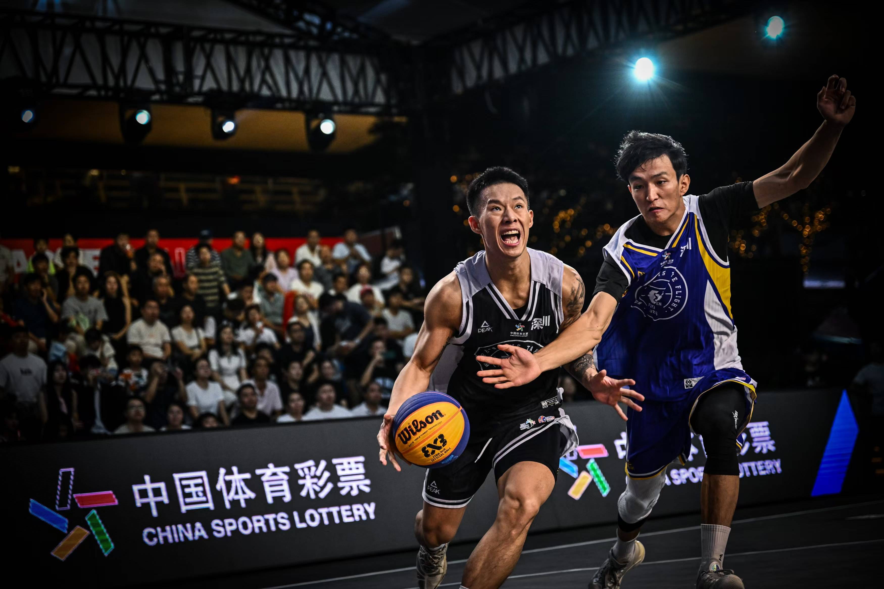 篮球比赛为球迷带来精彩对决