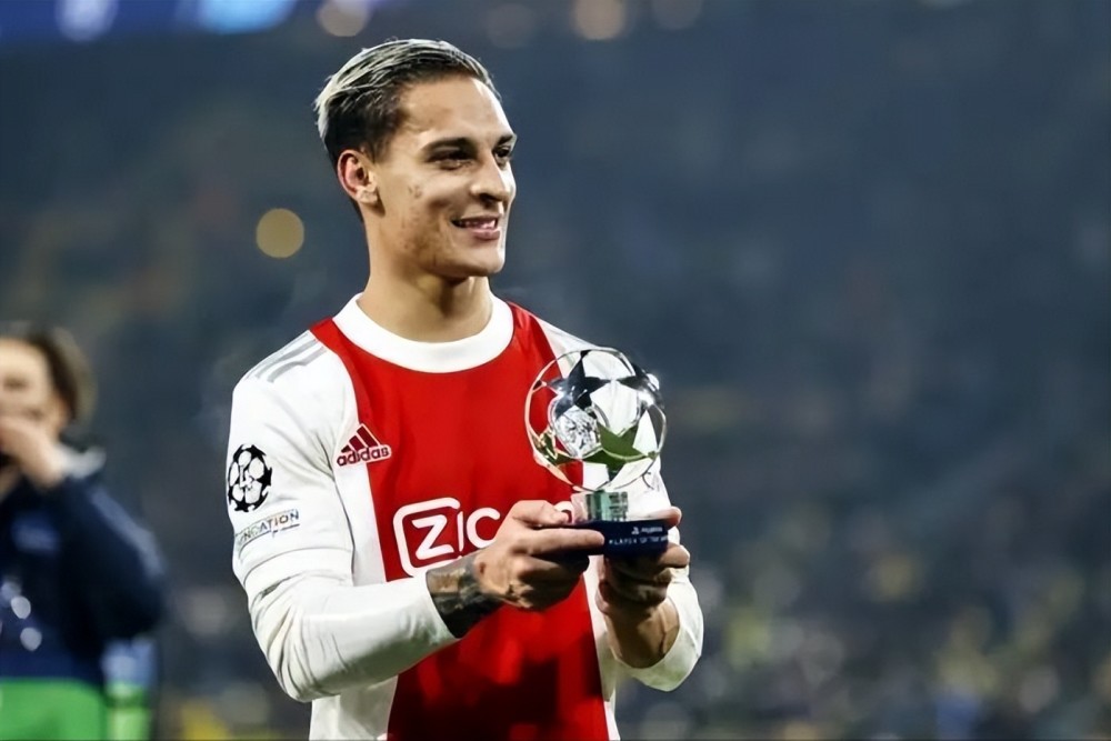 包含阿贾克斯中场盘带过人展现突破能力的词条 包含阿贾克斯中场盘带过人展现突破能力的词条