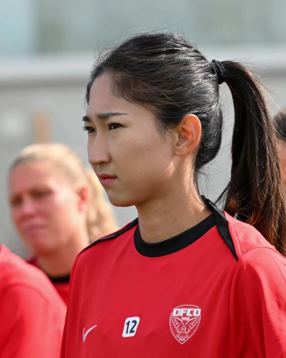 世界女足联赛盛大启幕,球迷热情参与观赛 世界女足联赛盛大启幕,球迷热情参与观赛