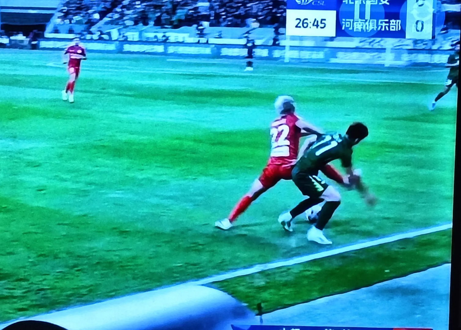 开云体育下载-足球场上千回百转，惊险绝伦的一幕