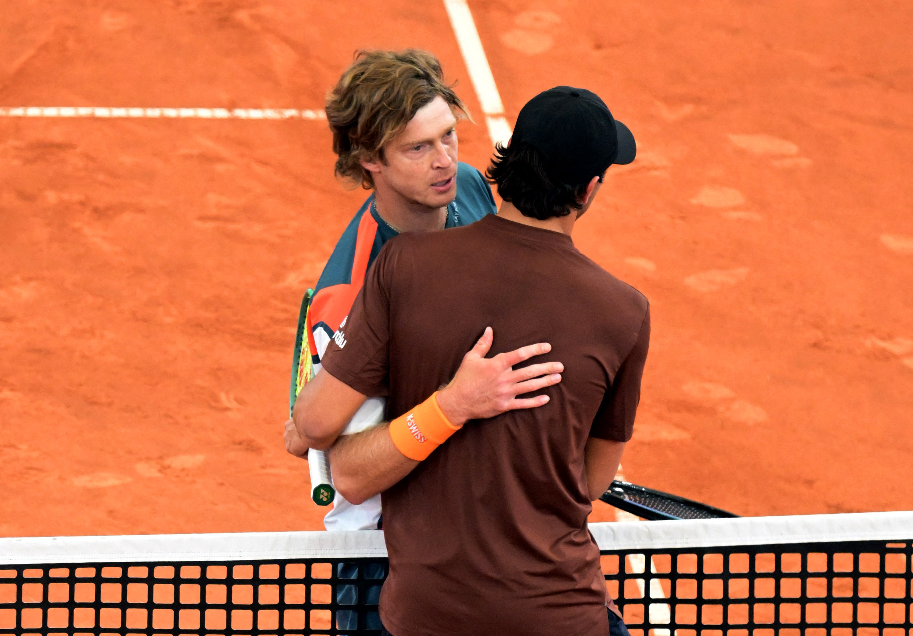 开云体育在线-包含世界网球队鏖战英国网球队，瓦林卡送出助攻的词条