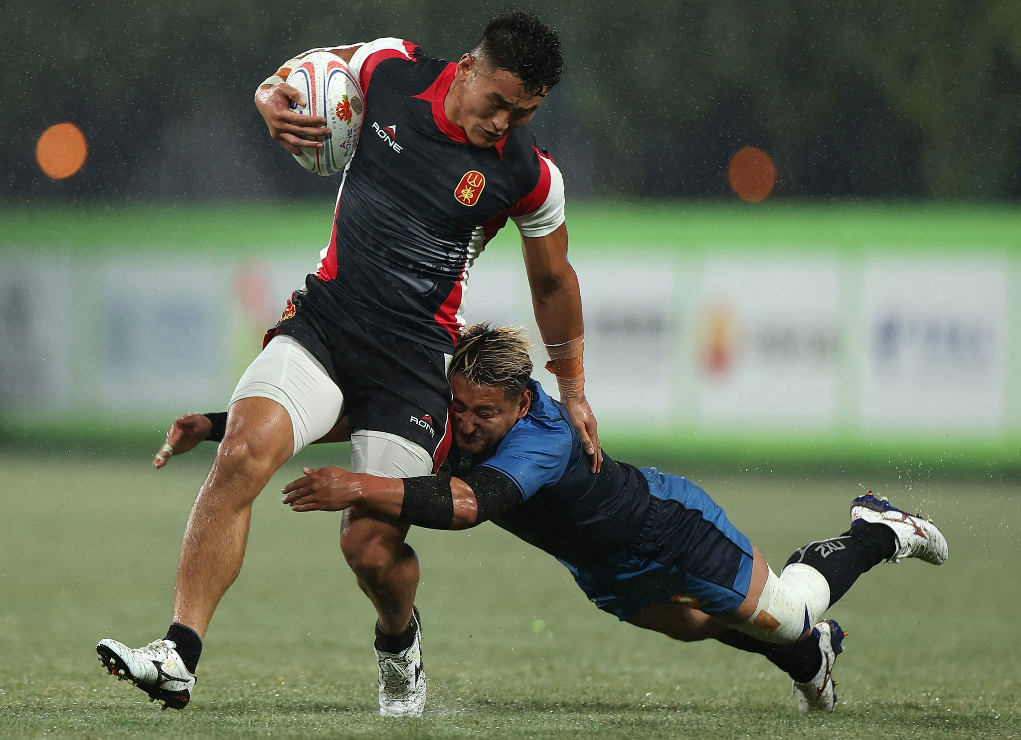 开云官网-焦点大战：橄榄球上演巅峰碰撞的简单介绍