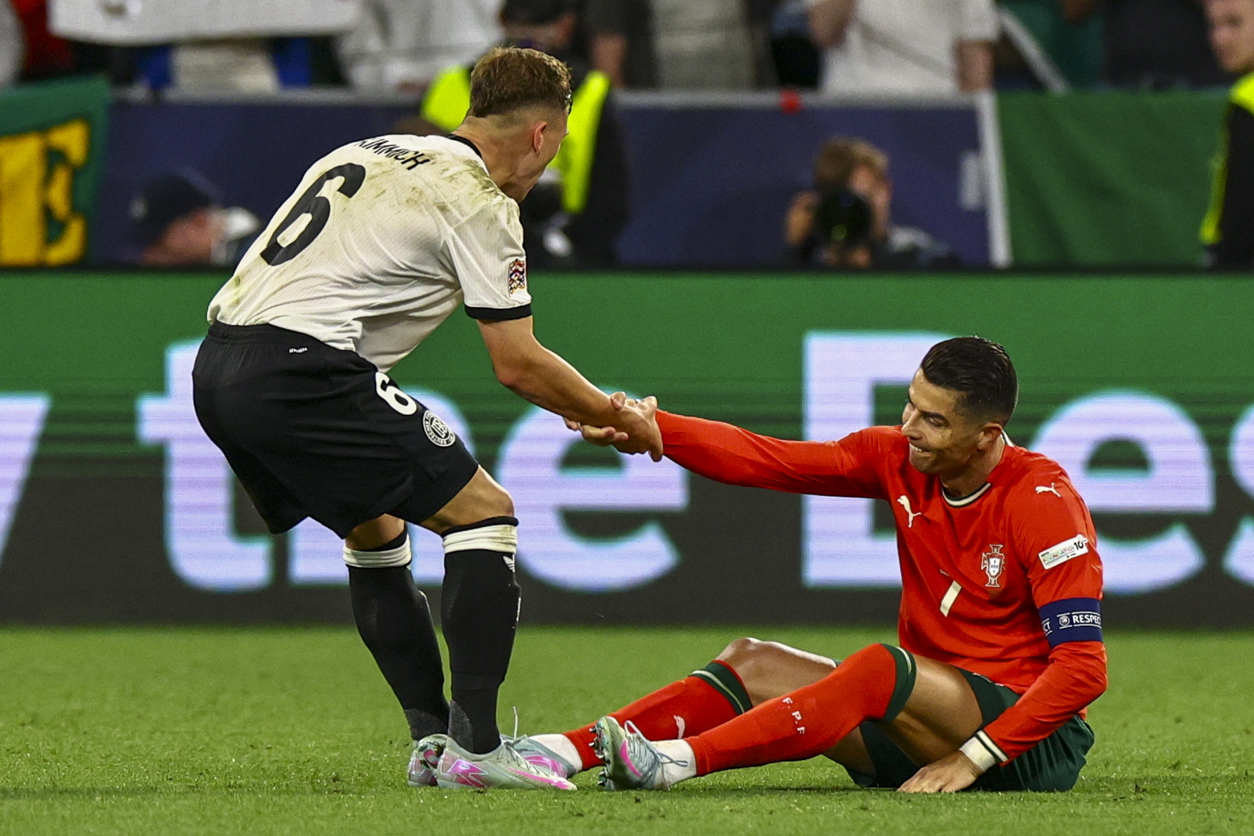 葡萄牙队绝杀瑞典队,波尔点燃赛场的简单介绍 葡萄牙队绝杀瑞典队,波尔点燃赛场的简单介绍