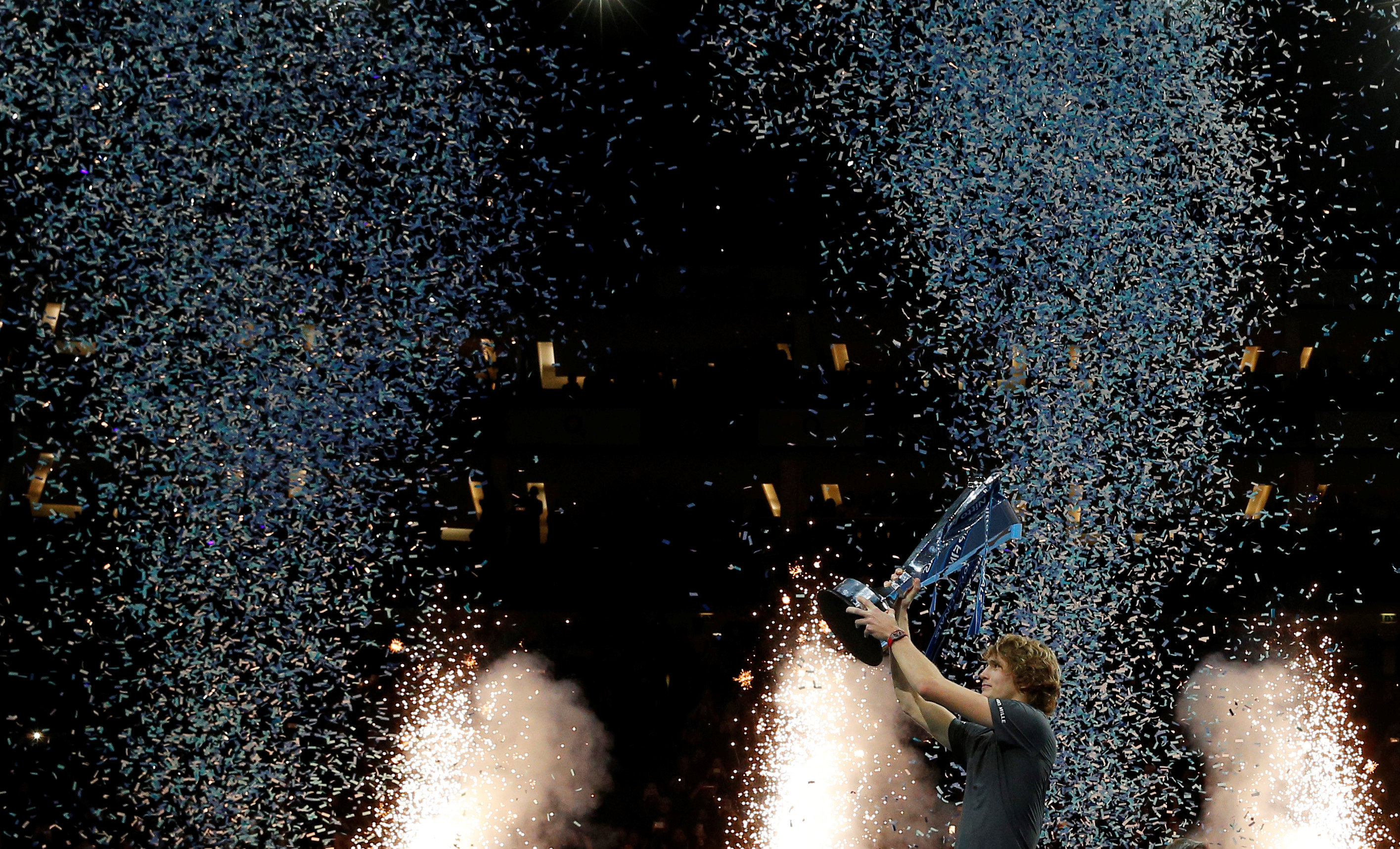 ATP总决赛鏖战年终总决赛,西西帕斯点燃赛场 ATP总决赛鏖战年终总决赛,西西帕斯点燃赛场